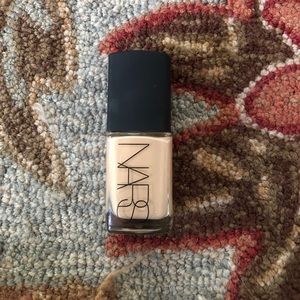 Nars Sheer Glow Foundation in Light 4